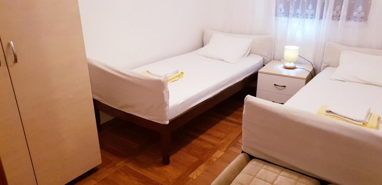 Apartments Adriana ซรีมา ภายนอก รูปภาพ